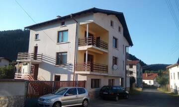 Фото номера Коттедж с 6 спальнями Дома для отпуска Guest House Lorian г. Маджаре 46