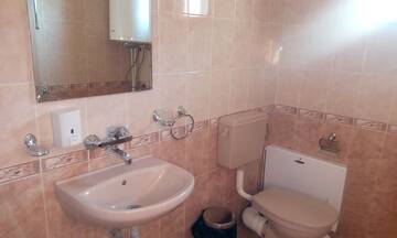 Фото номера Коттедж с 6 спальнями Дома для отпуска Guest House Lorian г. Маджаре 15