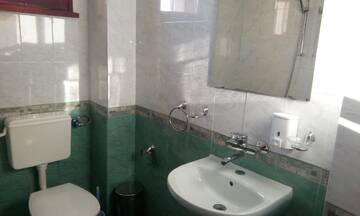 Фото номера Коттедж с 6 спальнями Дома для отпуска Guest House Lorian г. Маджаре 13