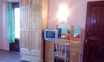 Фото номера Коттедж с 6 спальнями Дома для отпуска Guest House Lorian г. Маджаре 28