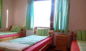 Фото номера Коттедж с 6 спальнями Дома для отпуска Guest House Lorian г. Маджаре 7