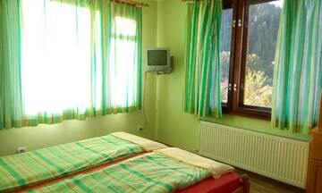 Фото номера Коттедж с 6 спальнями Дома для отпуска Guest House Lorian г. Маджаре 34