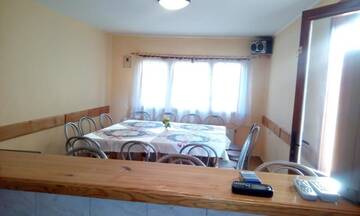 Фото номера Коттедж с 6 спальнями Дома для отпуска Guest House Lorian г. Маджаре 40